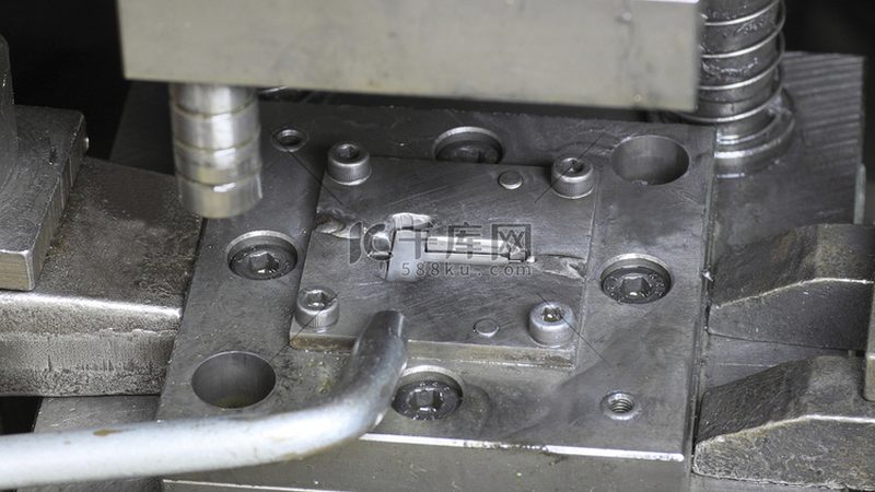 深圳精密模具加工：五大关键注意事项揭秘