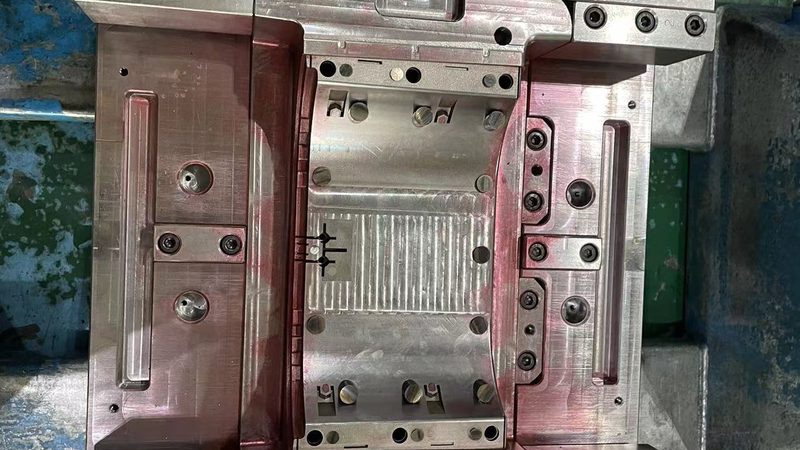 双色注塑件毛边处理：揭秘高效解决方案