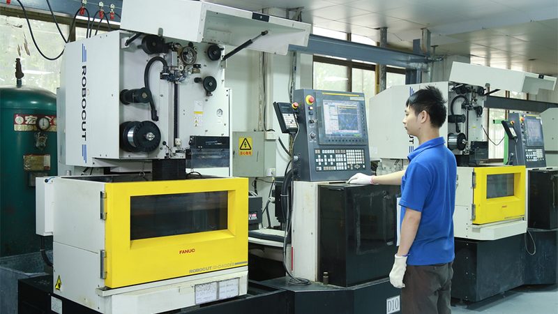 精密模具选型：五大关键因素揭秘**